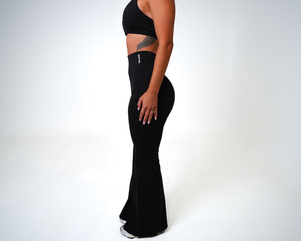 V Back Scrunch Flare Leggings - Black