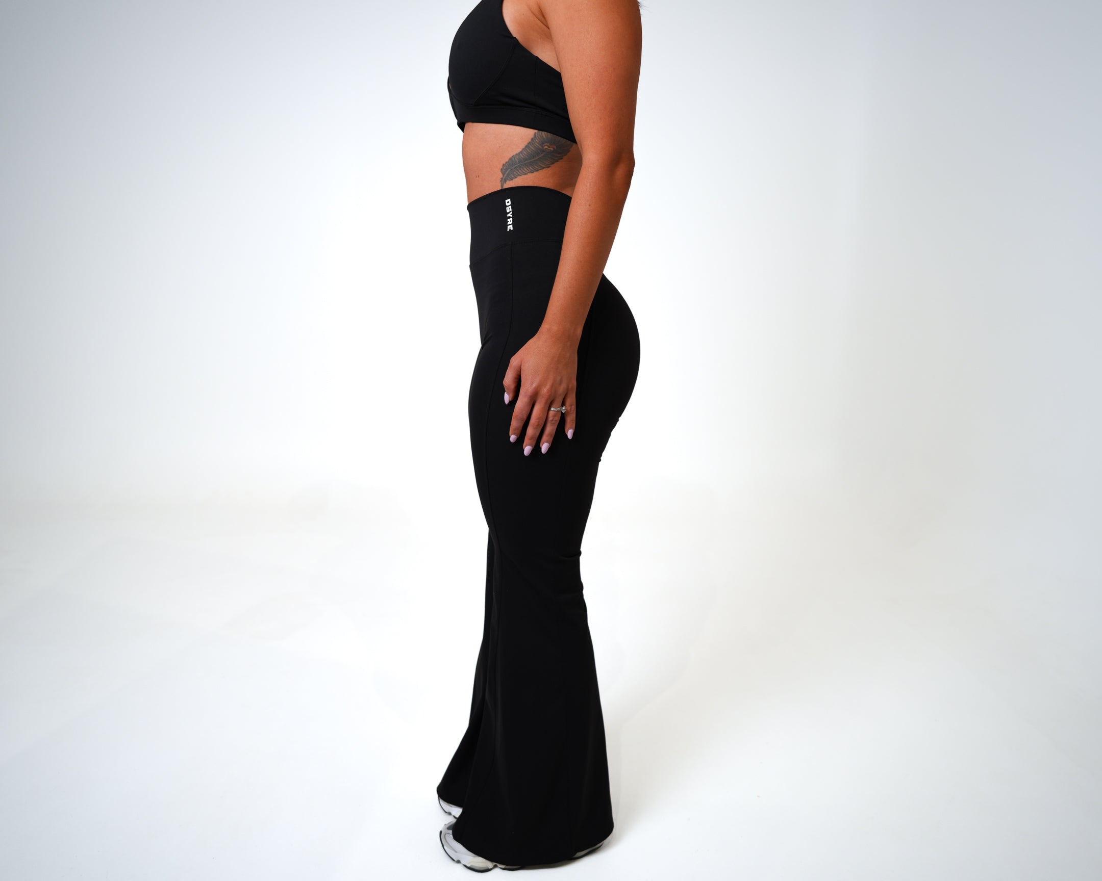 V Back Scrunch Flare Leggings - Black