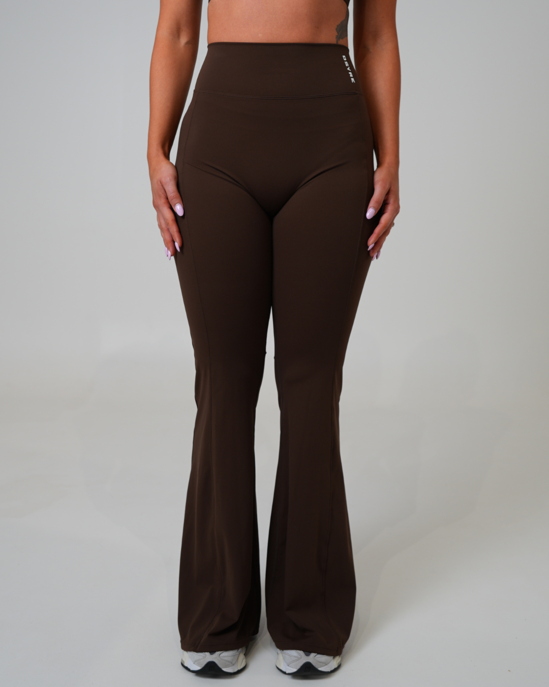 V Back Scrunch Flare Leggings - Chocolate